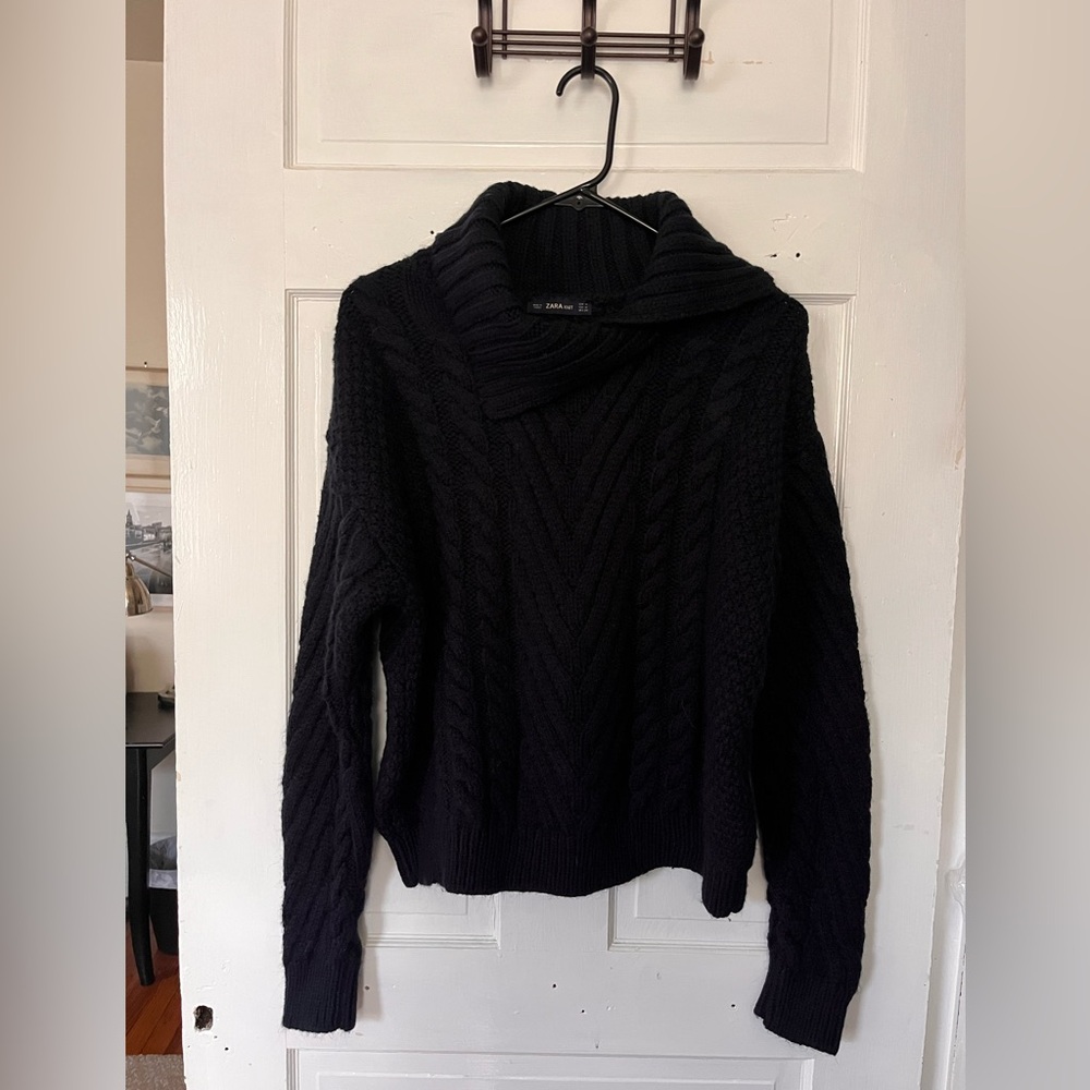 Navy blue Zara sweater, M